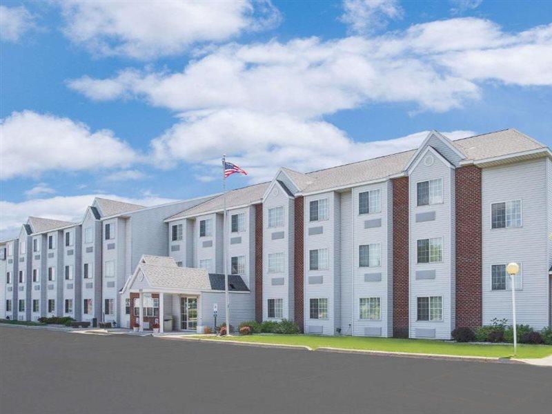 Microtel Inn & Suites By Wyndham Fond Du Lac Exterior foto